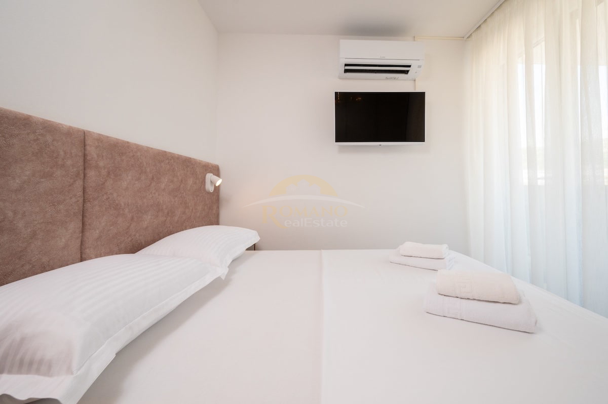 Attico con due camere da letto a Trogir con terrazza sul tetto